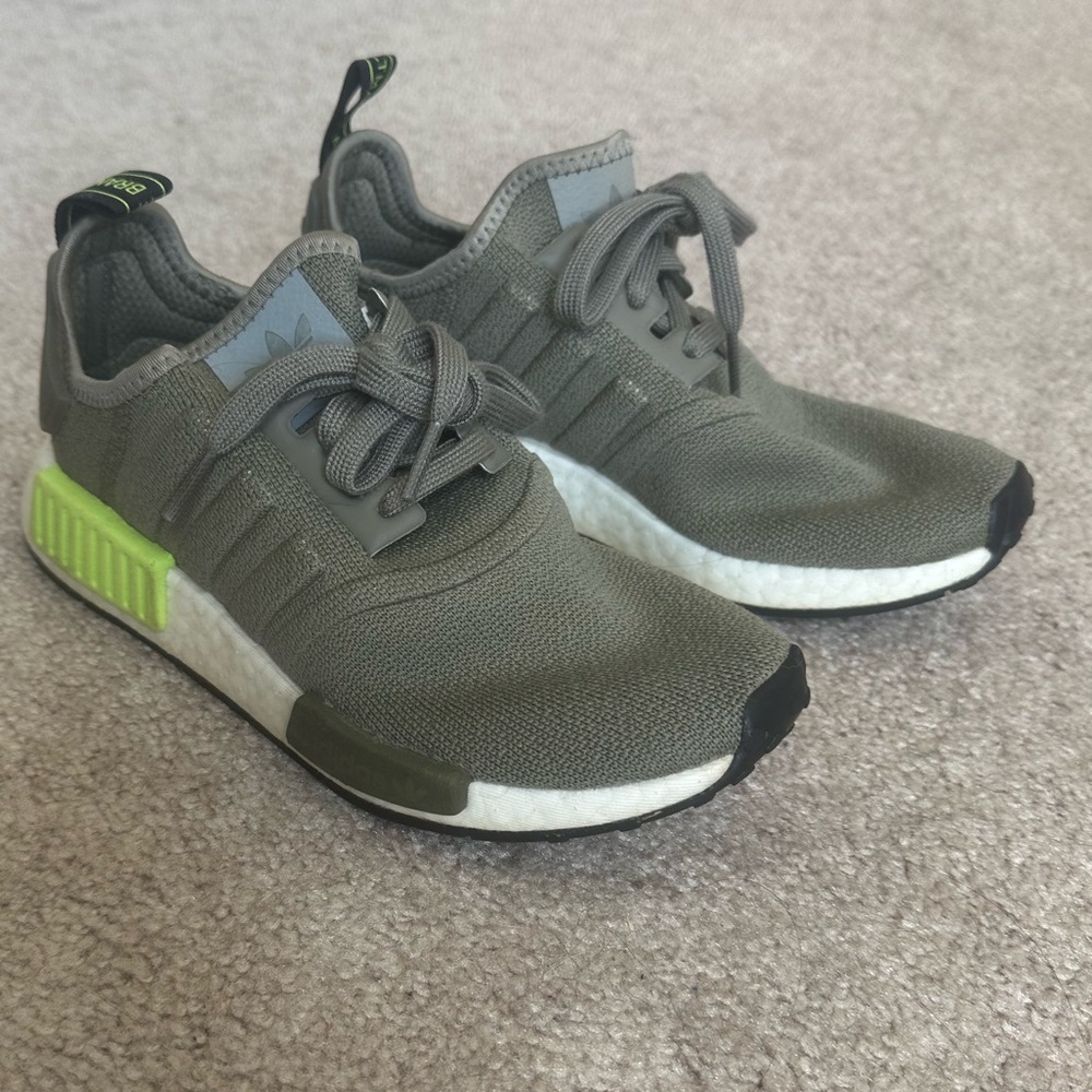 Adidas NMD R1 men’s size 4